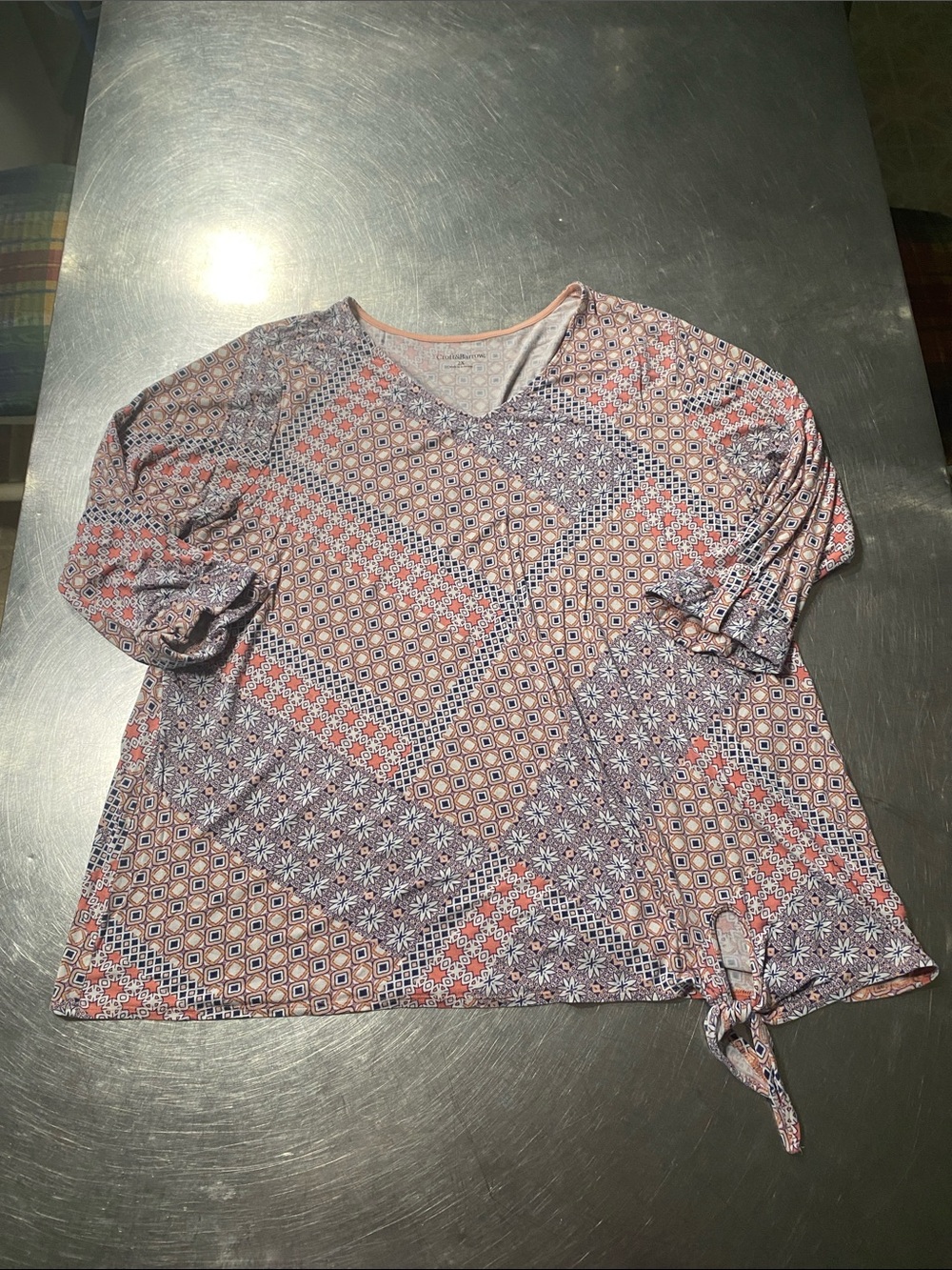 Croft & Barrow 2XWomen’s V-Neck Patterned Tie-Hem Top in Coral and Blue